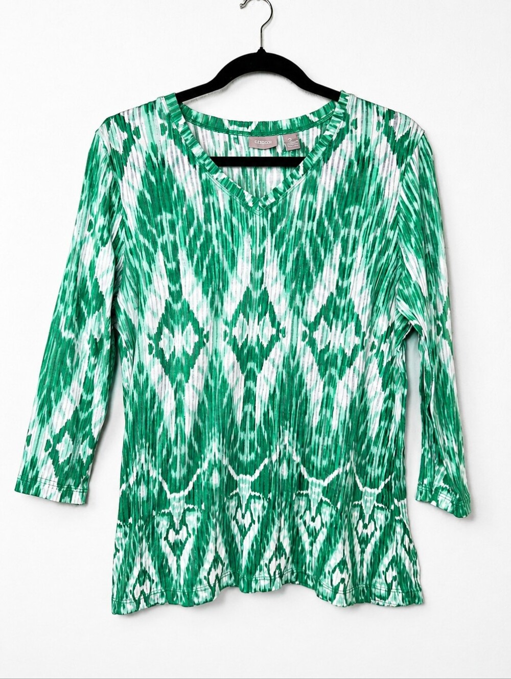 Chico's Ikat Print V Neck Top Size 2 Green 3/4 Sleeve Stretch Knit Boho Large